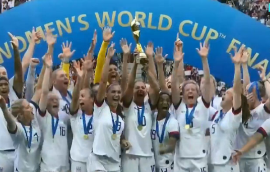 美国女足击败荷兰队夺得女子世界杯