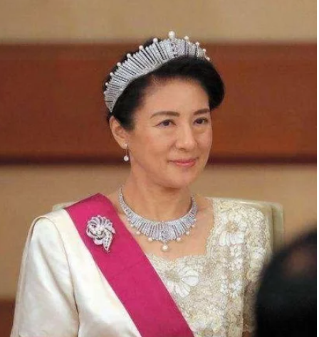 日本皇室的皇冠为什么看起来很“廉价”？离不开这3个原因！