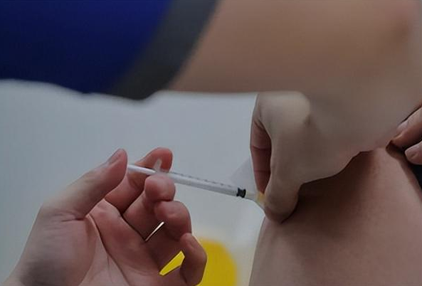 新加坡首起新冠疫苗死亡事件引关注，官方回应莫惊慌！
