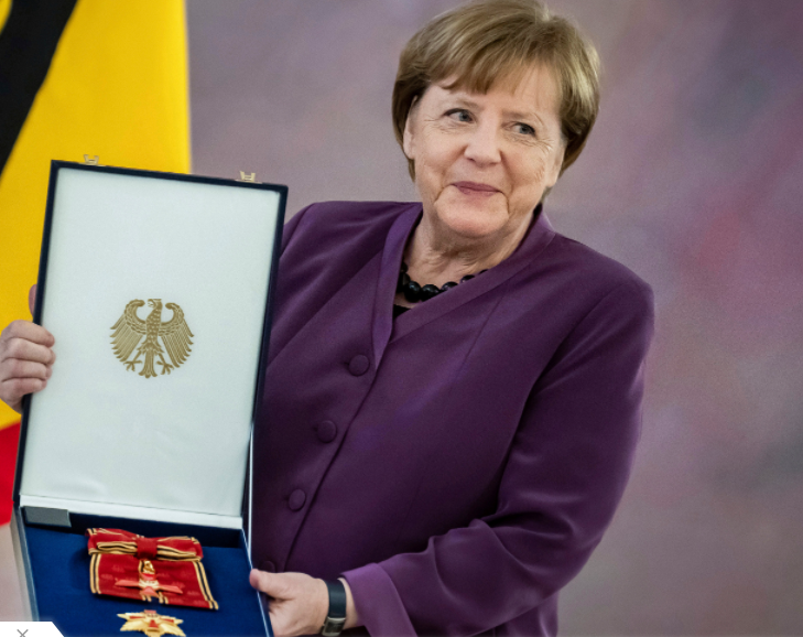 德前总理默克尔获授大十字勋章，系德国联邦最高功绩勋章!