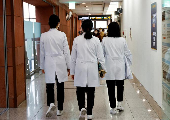 再度出招，南韩国防部证实出动军医，支持罢工医院   
